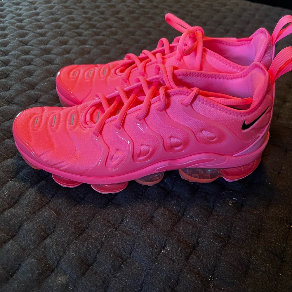 Nike vapor max plus. New without tags. Only tried on once i got them home